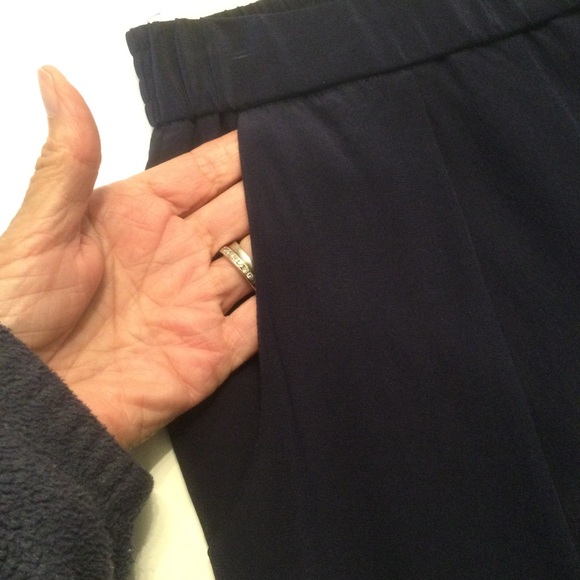 Trina Turk Silk Pull-On Navy Blue Pants Size Medium - Picture 6 of 11